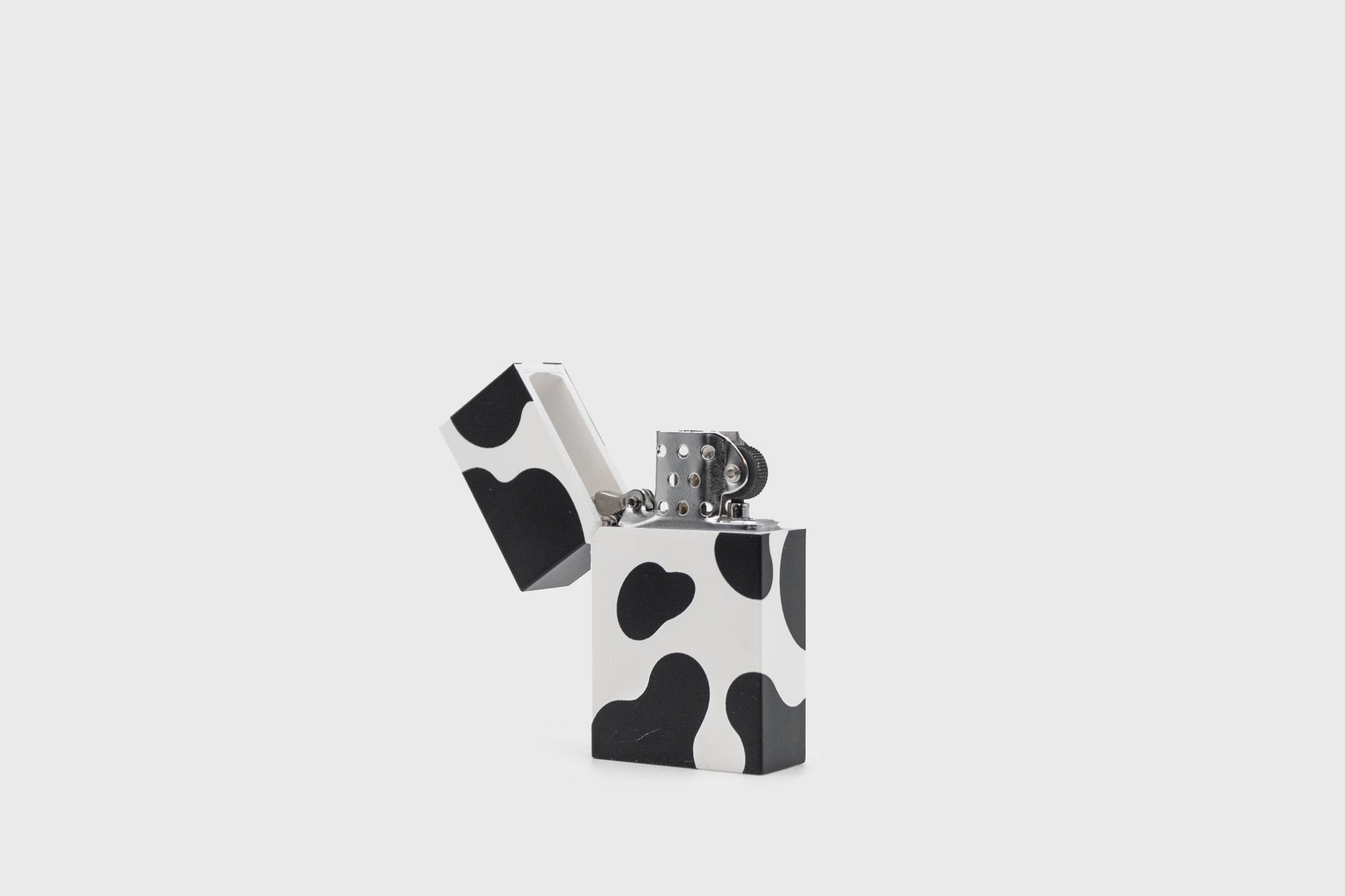Hard-Edge Petrol Lighter – Cow Black | Tsubota Pearl