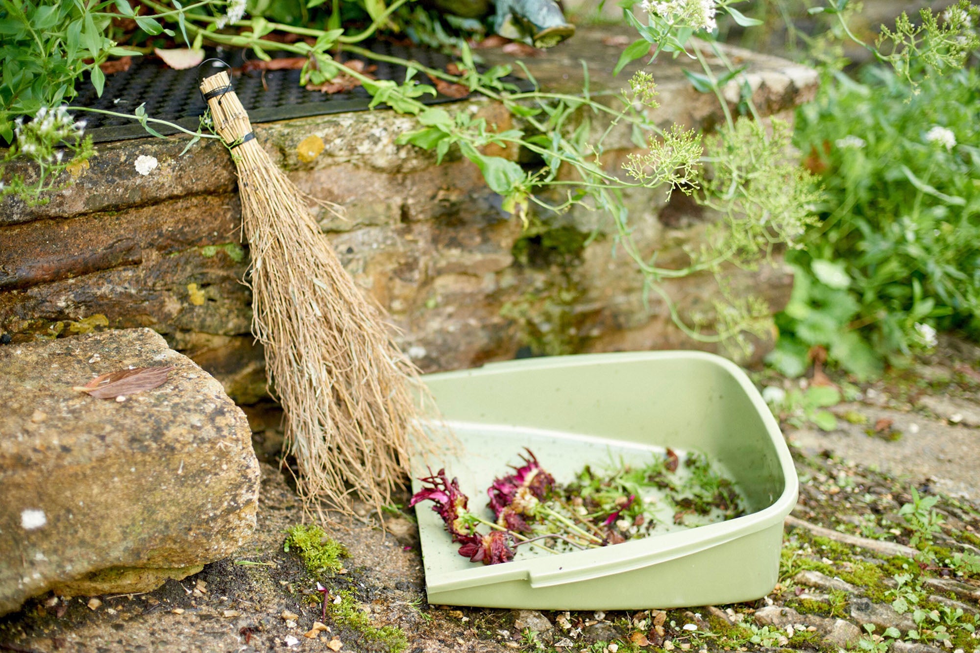 Niwaki - Bamboo Hand Broom - BindleStore.