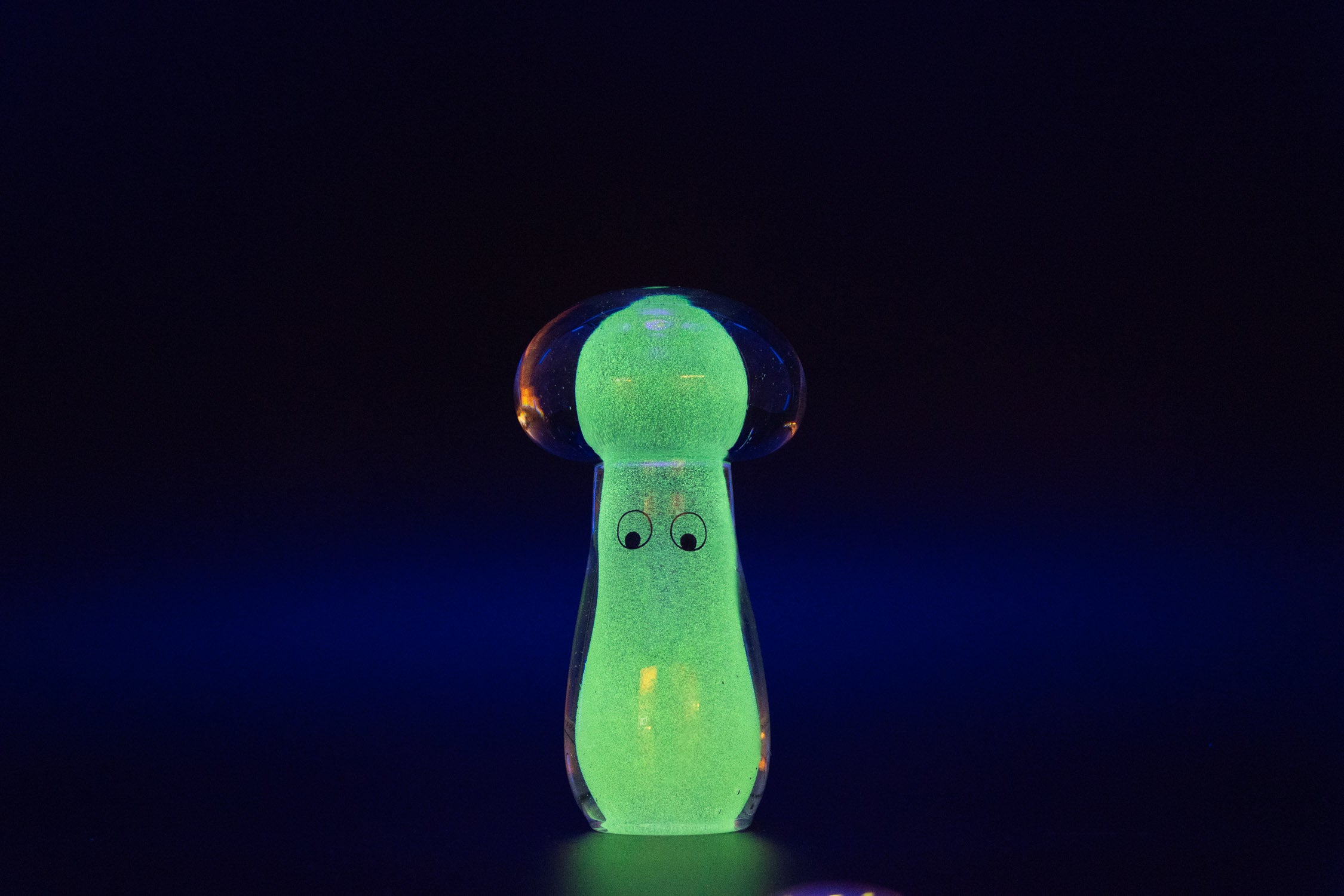 Crystal Blob Glowing | Studio Arhoj