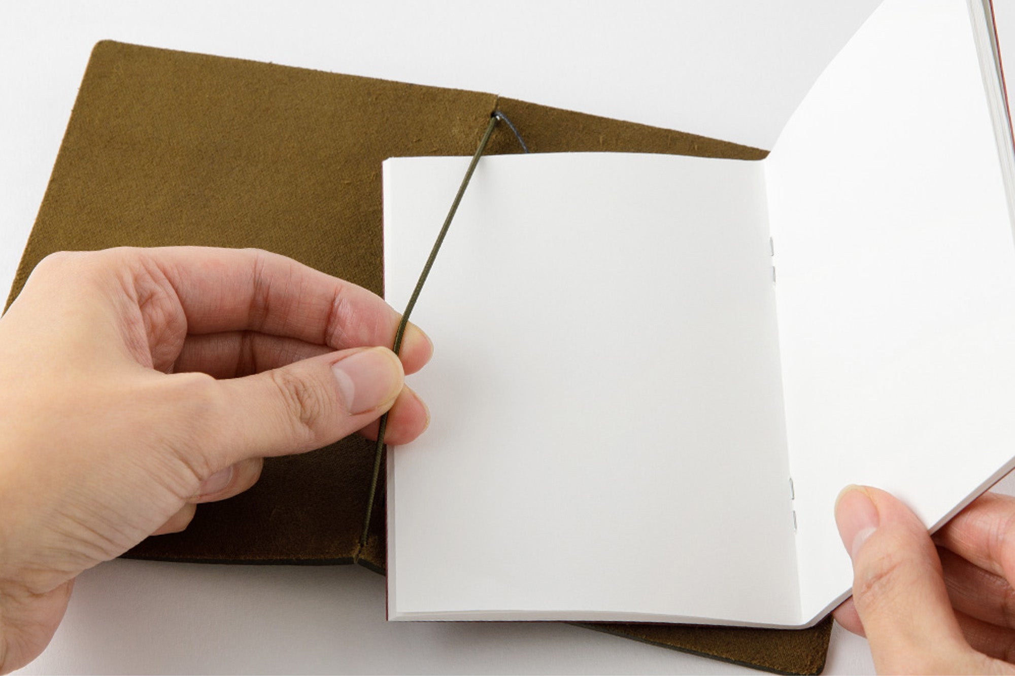 Traveler's Notebook Passport Size [Olive]