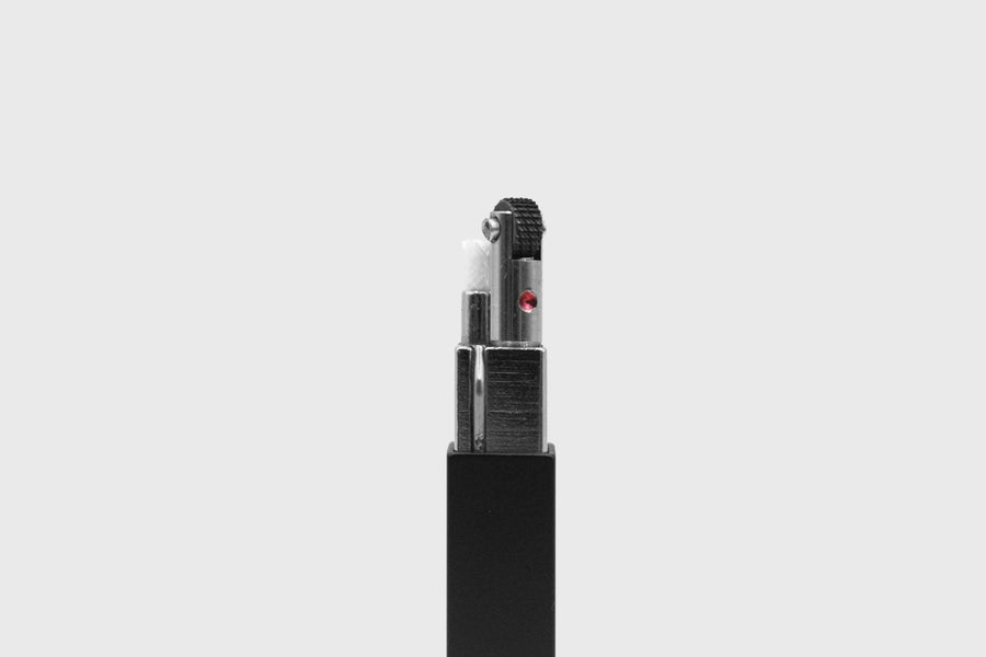 QUEUE Metal Lighter [Black]