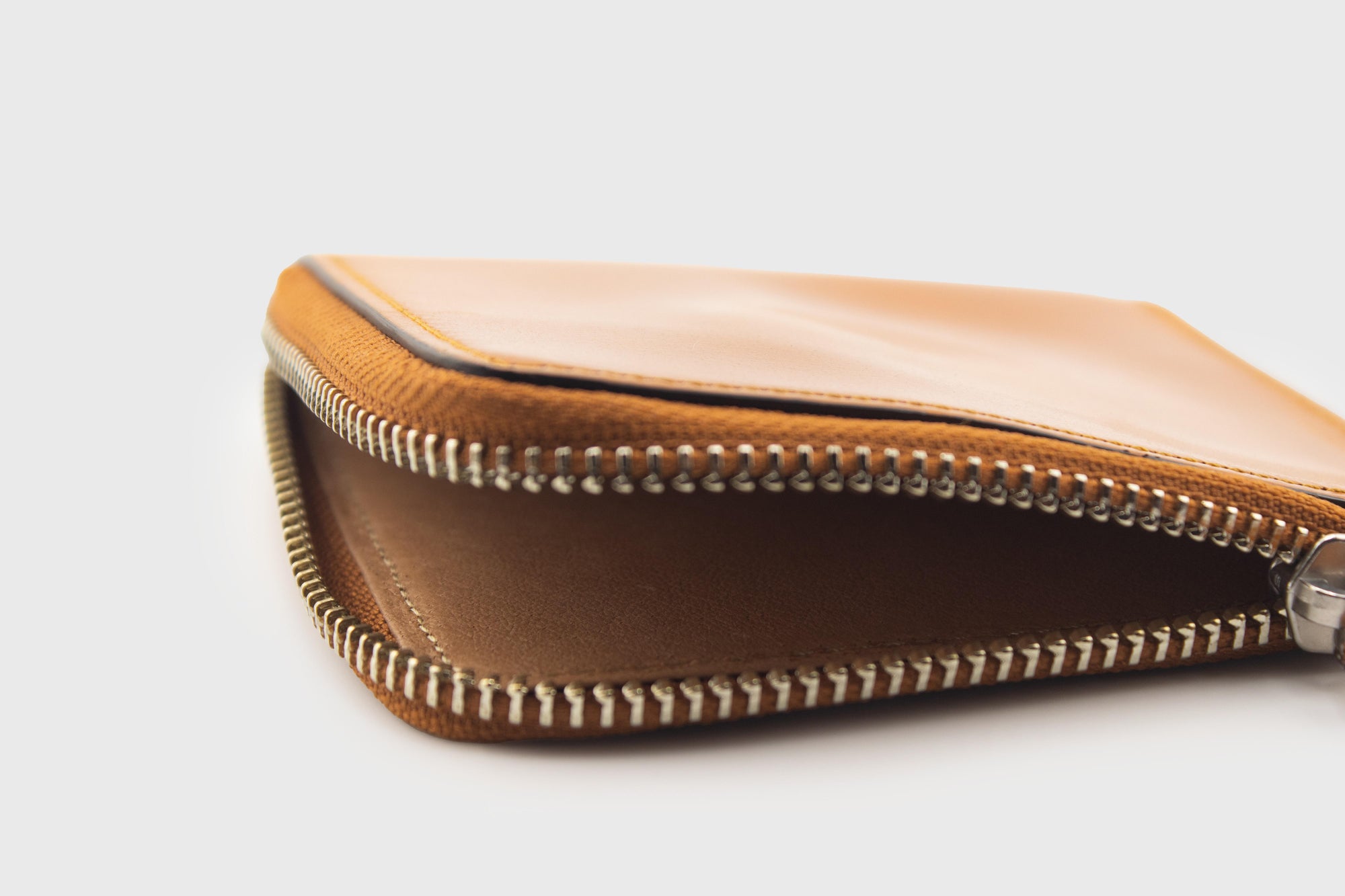Corner Zippy Wallet [Ochre]