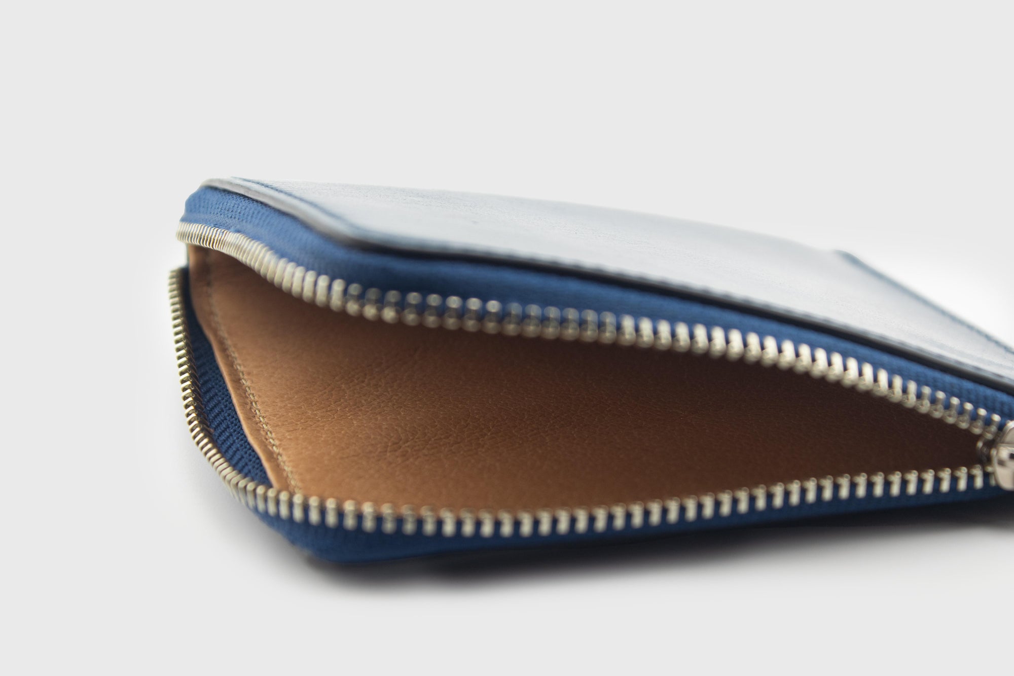 Il Bussetto - Corner Zippy Wallet [Blue] - BindleStore.