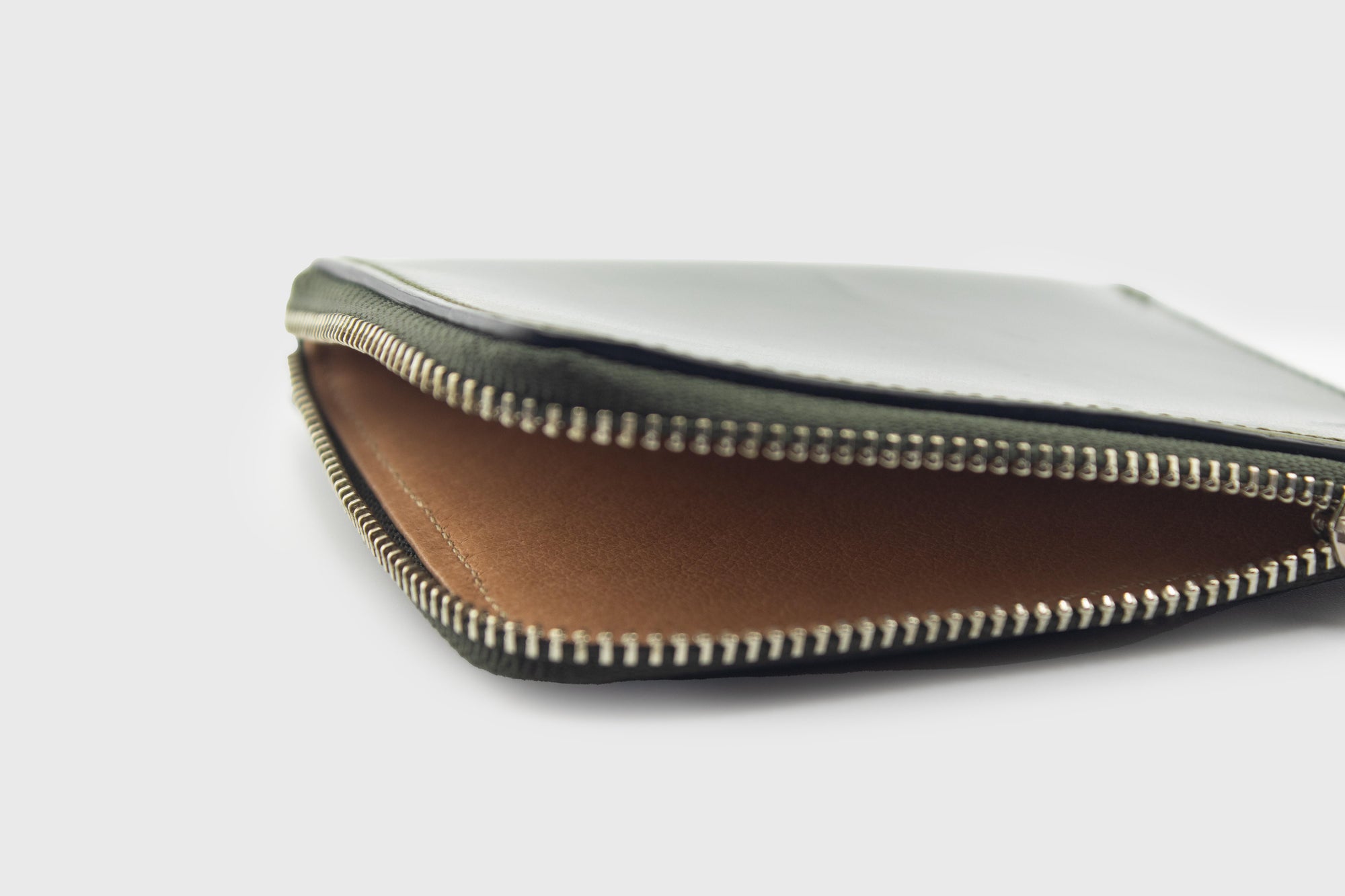 Il Bussetto - Corner Zippy Wallet [Green] - BindleStore.