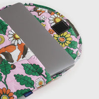 Baggu 16 inch laptop sleeve daisy cat close up - BindleStore.