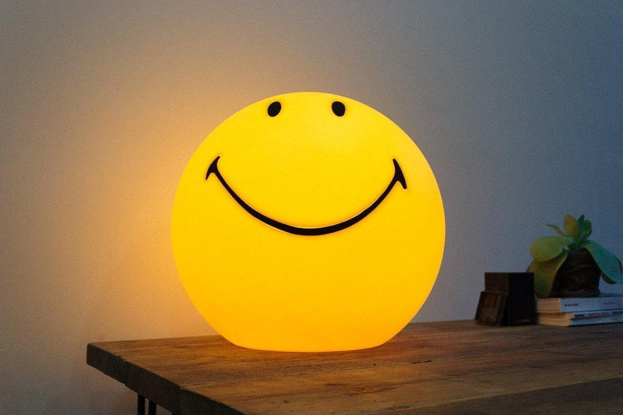 Mr Maria Smiley Lamp XL lifestyle - BindleStore